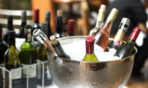 hlajenje vina na sejmu ali na cateringu