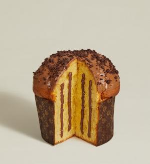 Panetone z mlečno čokolado in karamelnim oblivom s slano karamelo