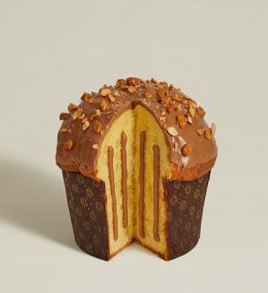 Panettone s slano karamelo in karameliziranimi arašidi