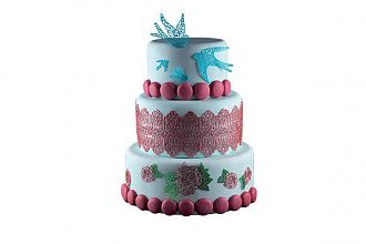 torta okrašena s sladkorno čipko