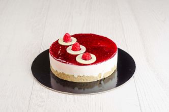 sladica izdelana v obroču za torte