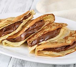 malo pakiranje lešnikove kreme za palačinke