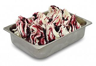 preliv rdeča češnja na sladoledu