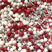 cherry queen sladkorna dekoracija z vinsko rdečimi kroglicami