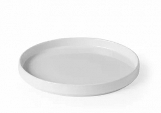 srednje velik porcelanast krožnik z visokim robom
