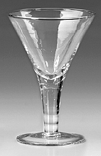 steklen kozarec s prozornim izgledom