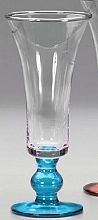 visok stekleni kozarec z modrim pecljem in podstavkom