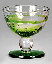 zelena steklena čaša za postrežbo sladolednih porcij