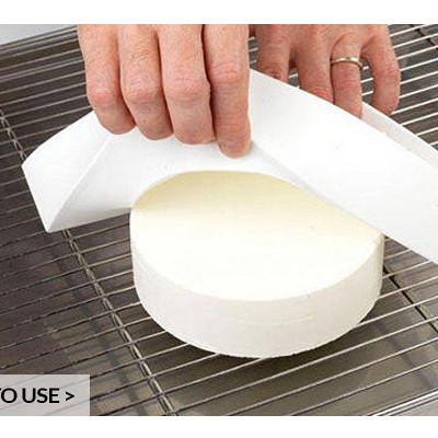 zaledenelo torto previdno vzemite iz silikonskega modela