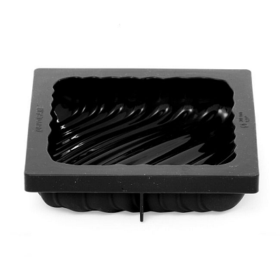 kvadraten silikonski modelček iz črnega tekočega silikona