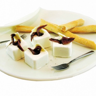 sladoled iz masla postrežen na restavracijski način