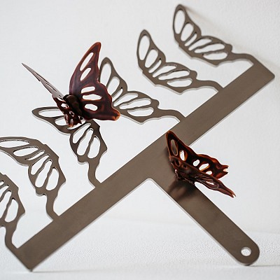 sestavljeni čokoladni metuljčki za dekoracijo tort in slaščic