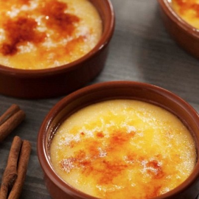 crema catalana s karameliziranim sladkorjem