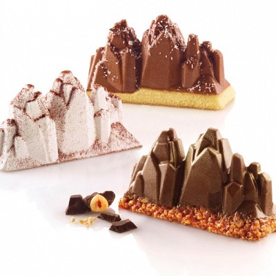 različne izvedbe sladice s svetlečim prelivom ali velvet sprejem