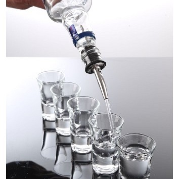 doziranje alkoholnih pijač z izlivnikom je preprosto