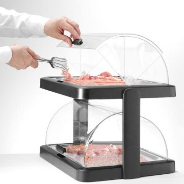 pregled postrežbe iz dvonadstropne vitrine