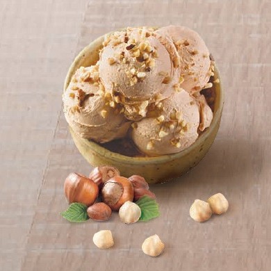 lešnikov sladoled je navadno izdelan iz lešnikove paste, okrašen pa s celimi ali drobljenimi lešniki