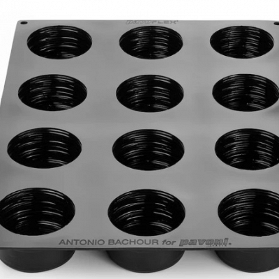 model linea je nastal v sodelovanju Pavonija z Antoniem Bachourjem