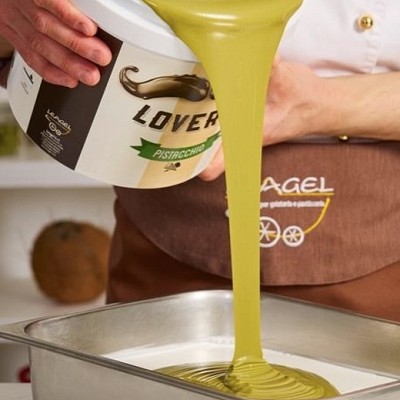 izlivanje loverie iz embalaže