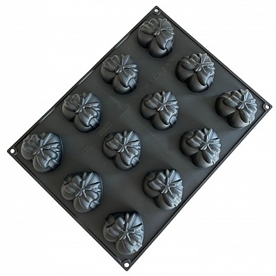 črn silikonski model za valentinove sladice
