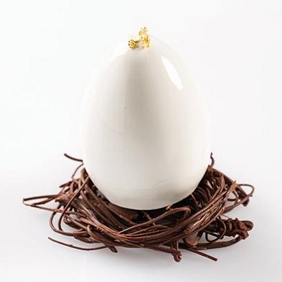 belo jajčke v gnezdu