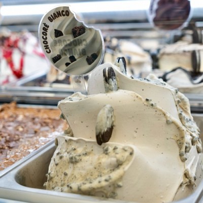 sladoled s prelivom chocore bianco