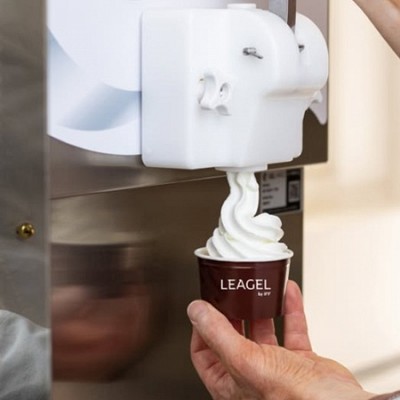 sladoled z okusom kefirja na aparatu za točen sladoled