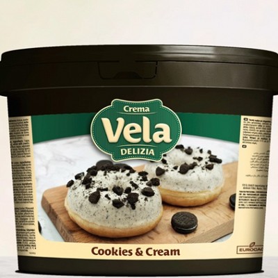 vela krema s koščki piškotov