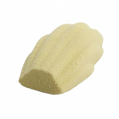 sladica posprejena s sprejem iz bele čokolade