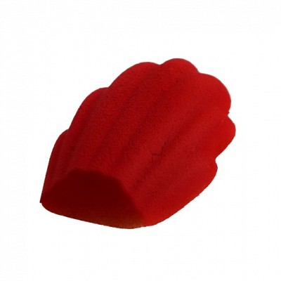 izgled posprejane sladice z rdečim sprejem