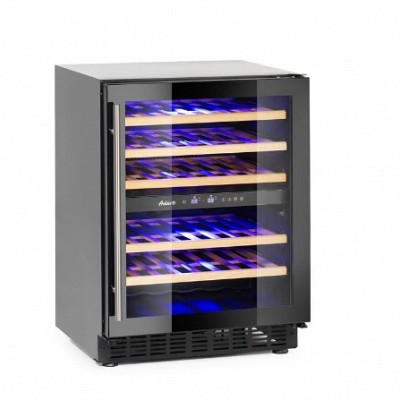 prazna mini vitrina, osvetljena z led lučmi