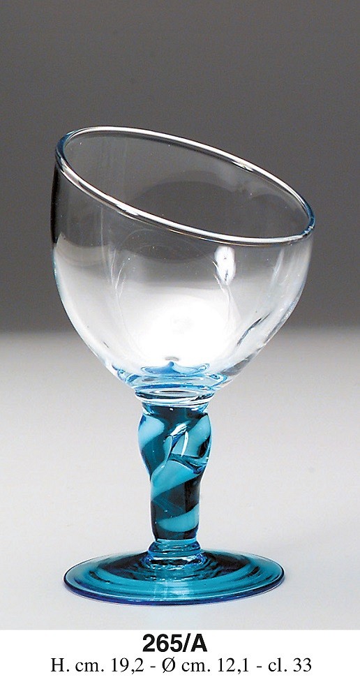 steklen kozarec z modrim dekorjem