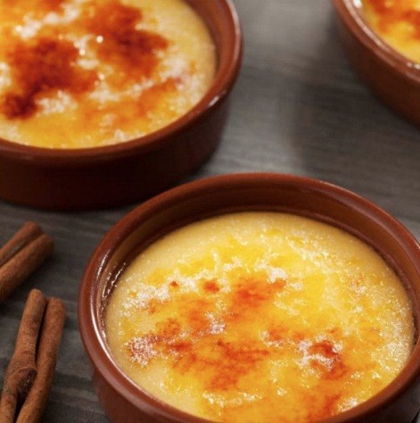 crema catalana s karameliziranim sladkorjem
