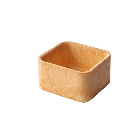 kvadratna košarica iz testa za izdelavo kanapejev