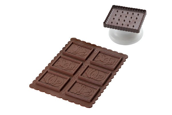 silikonski model za piškote s čokoladnim okraskom