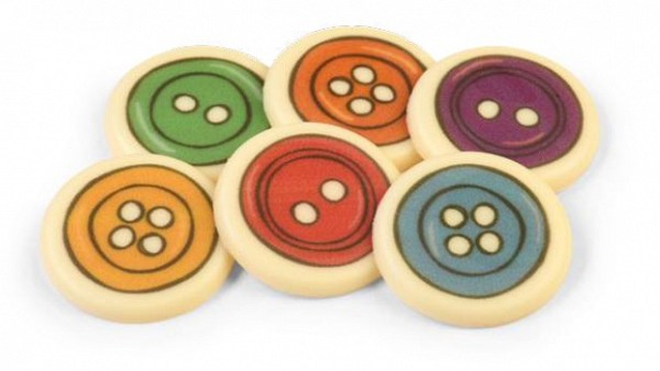 dekoracija v obliki čokoladnih gumbkov