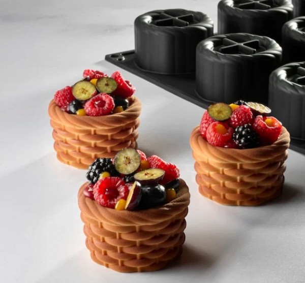 panier - sladica v obliki košare polne dobrot